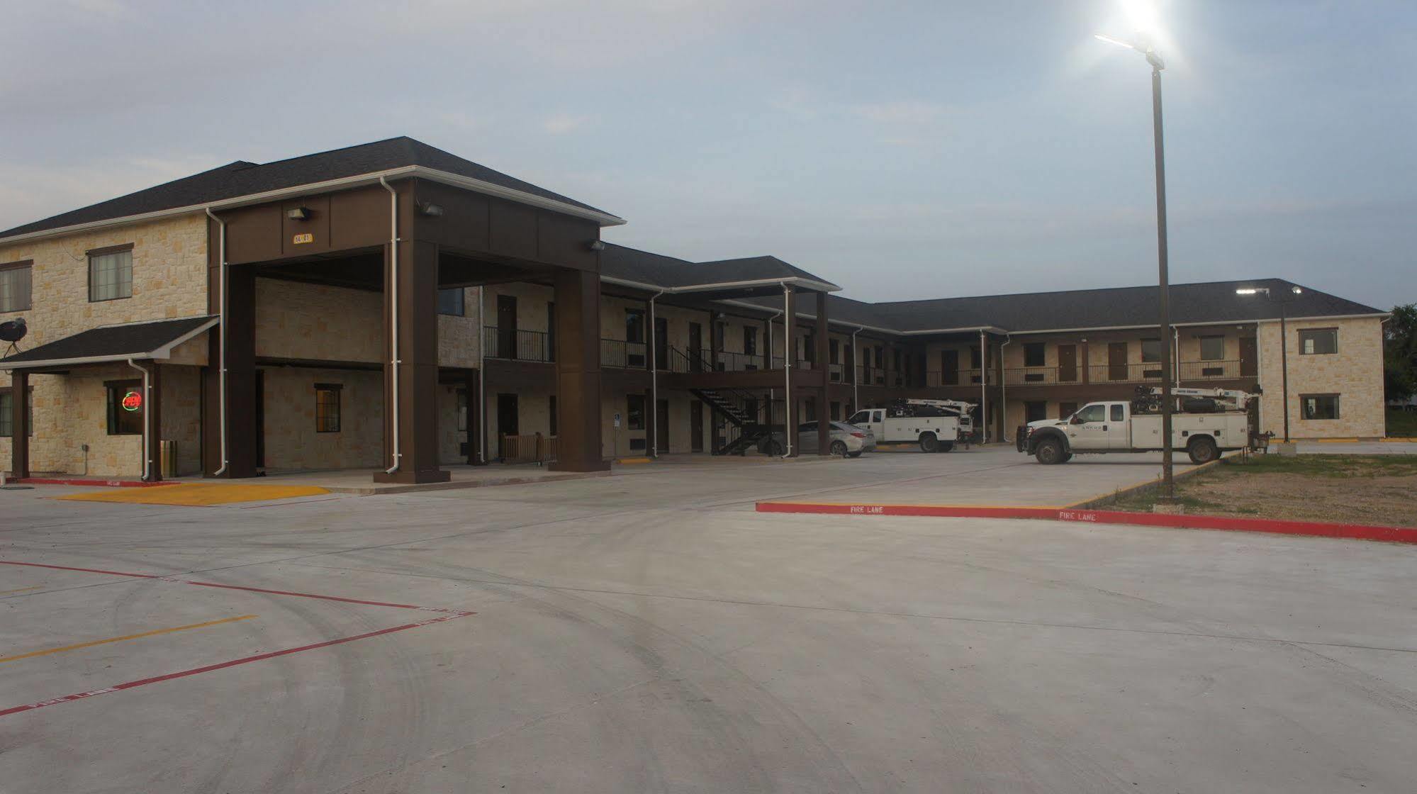 Lux Inn And Suites Three Rivers Kültér fotó