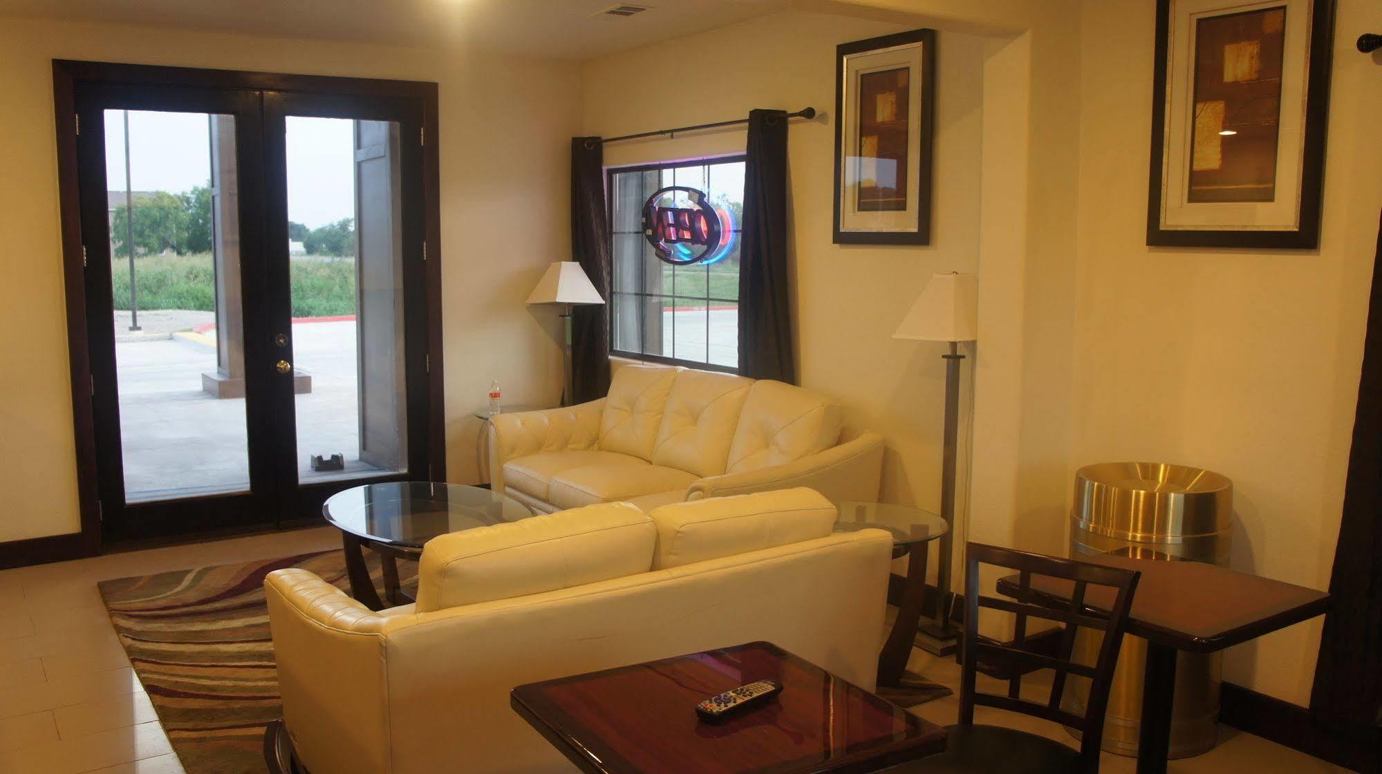 Lux Inn And Suites Three Rivers Kültér fotó