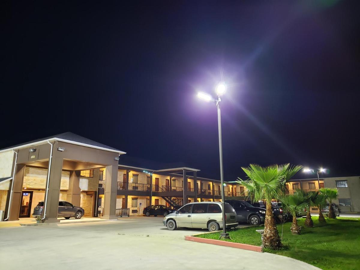 Lux Inn And Suites Three Rivers Kültér fotó